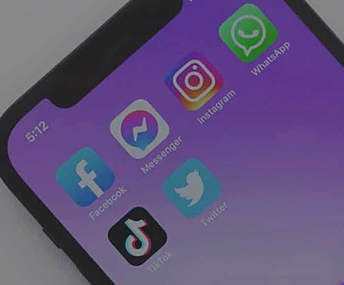 sosyal medya; sahte sosyal medya hesabından hakaret; sosyal medya hesabını şikayet; hangi kelimeler hakaret sayılır;