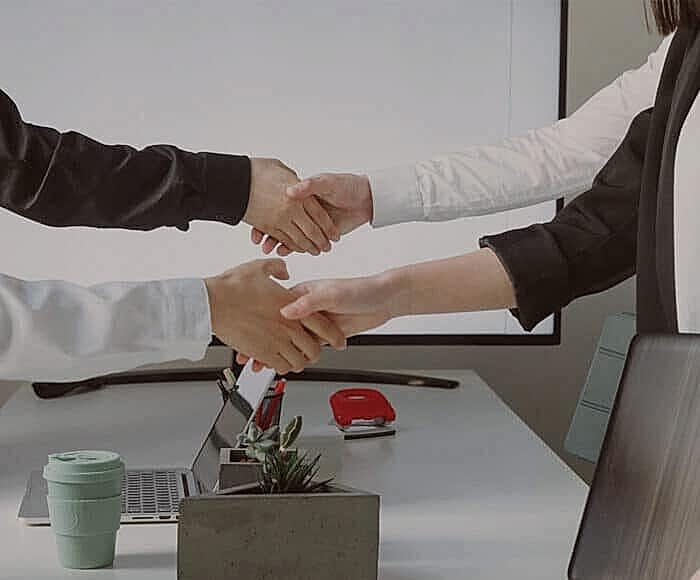 ticari dava; ihtiyari arabuluculuk; dava şartı arabuluculuk nedir; ticari davada arabuluculuk;